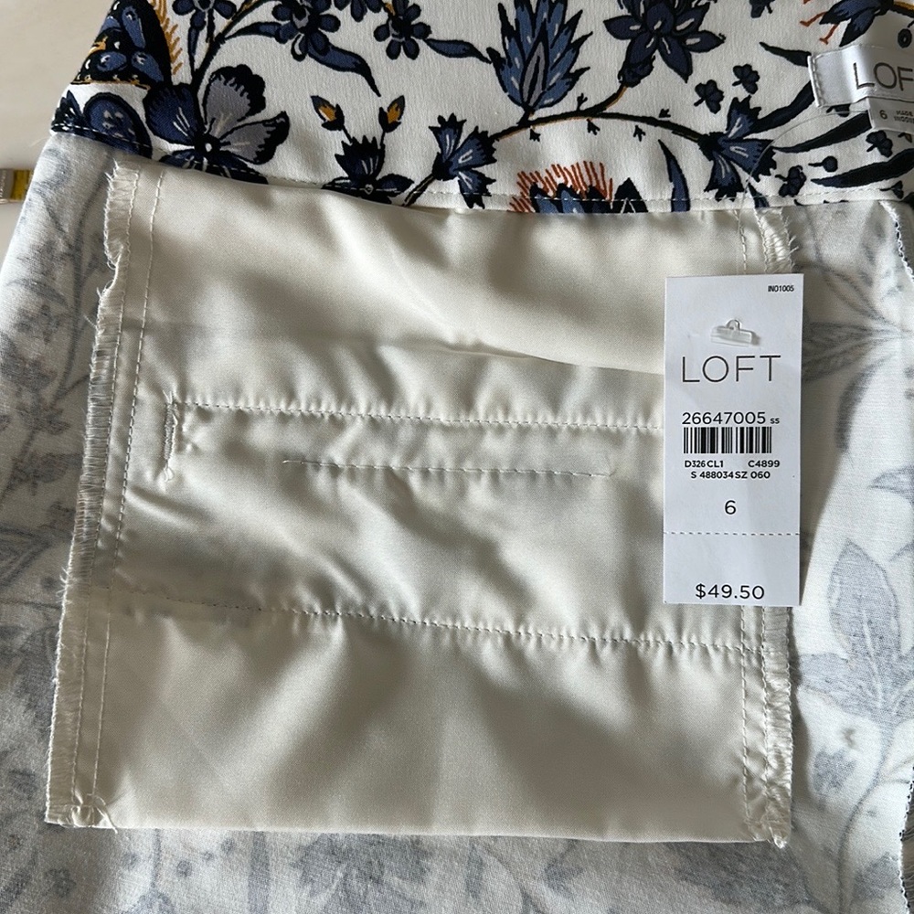 Loft SHORTS White blue flowers SZ 6 4” inseam zipper clasp button short QUALITY - Picture 11 of 15